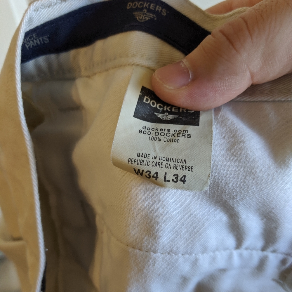 Dockers - Picture 2 of 3